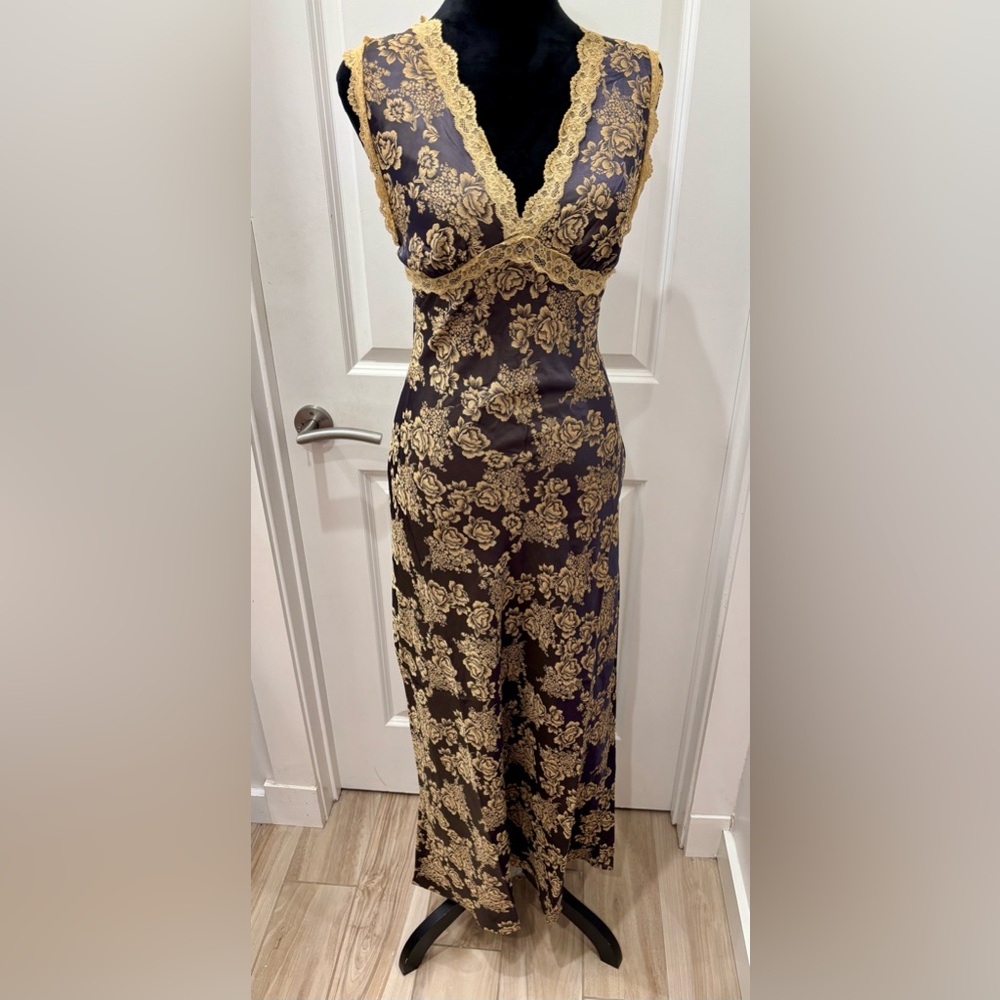 NWT Sincerely Jules Old Hollywood Gray &Gold Satin & Lace Dress-S
